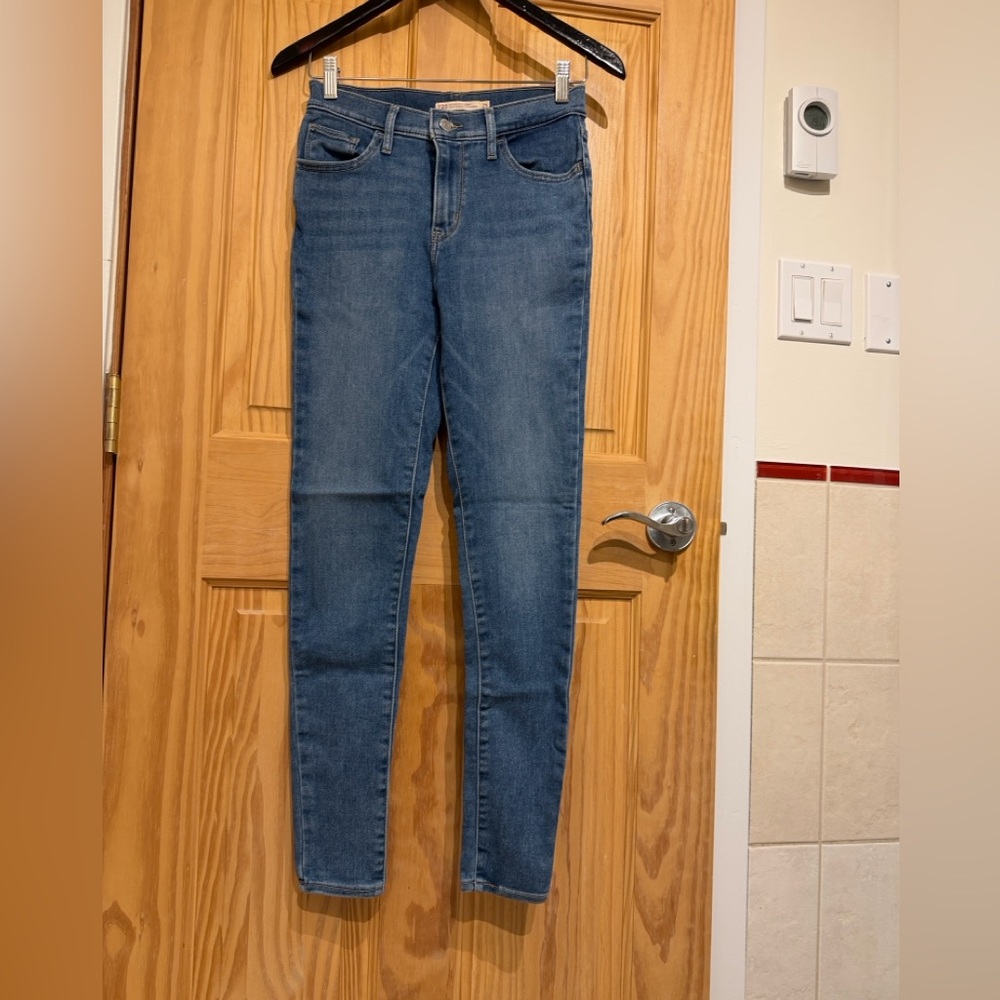 Levi’s 720 size 25 jeans in the colour blue bird